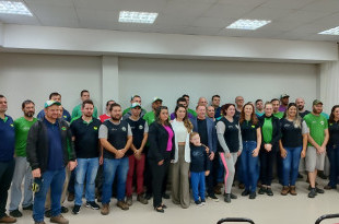 VIERO MÓVEIS HOMENAGEIA COLABORADORES COM LONGA JORNADA DE DEDICAÇÃO